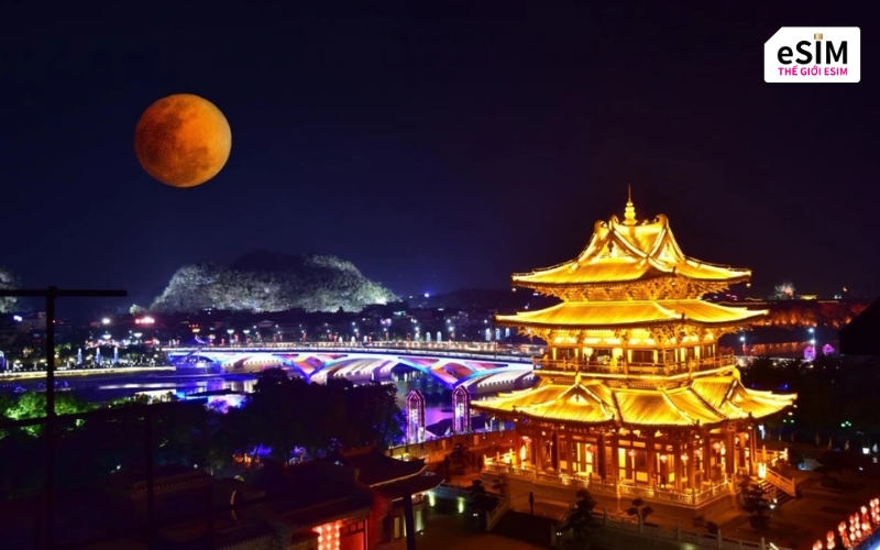 Chuẩn bị trang phục phù hợp và cài sẵn eSIM Trung Quốc giúp chuyến du lịch luôn suôn sẻ.